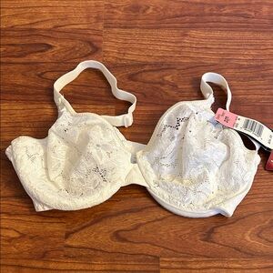 Barely There Elegant Lace Underwire Bra - Cream